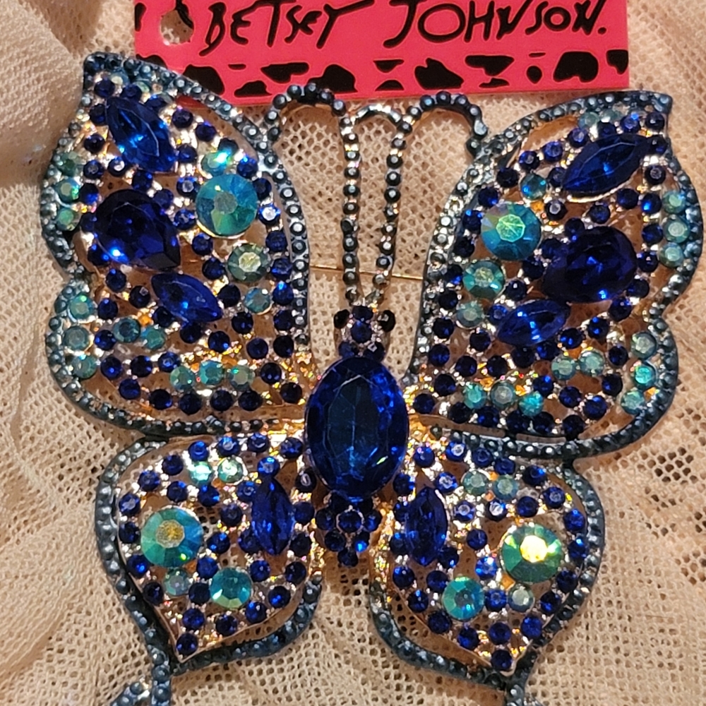 🦋 Betsey Johnson Crystal Butterfly Brooch Pin - Picture 1 of 3